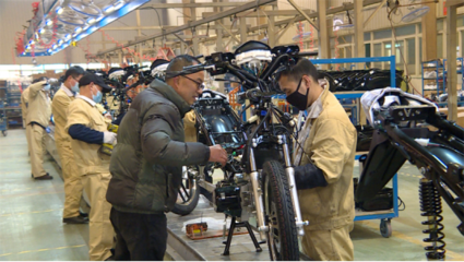四川邻水 春节生产“不打烊” 摩托车零部件研发冲刺“开门红”