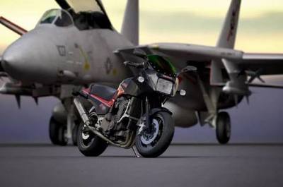 性能革命 1984年川崎GPZ900R——日本高性能摩托车的开端与零部件研发传奇